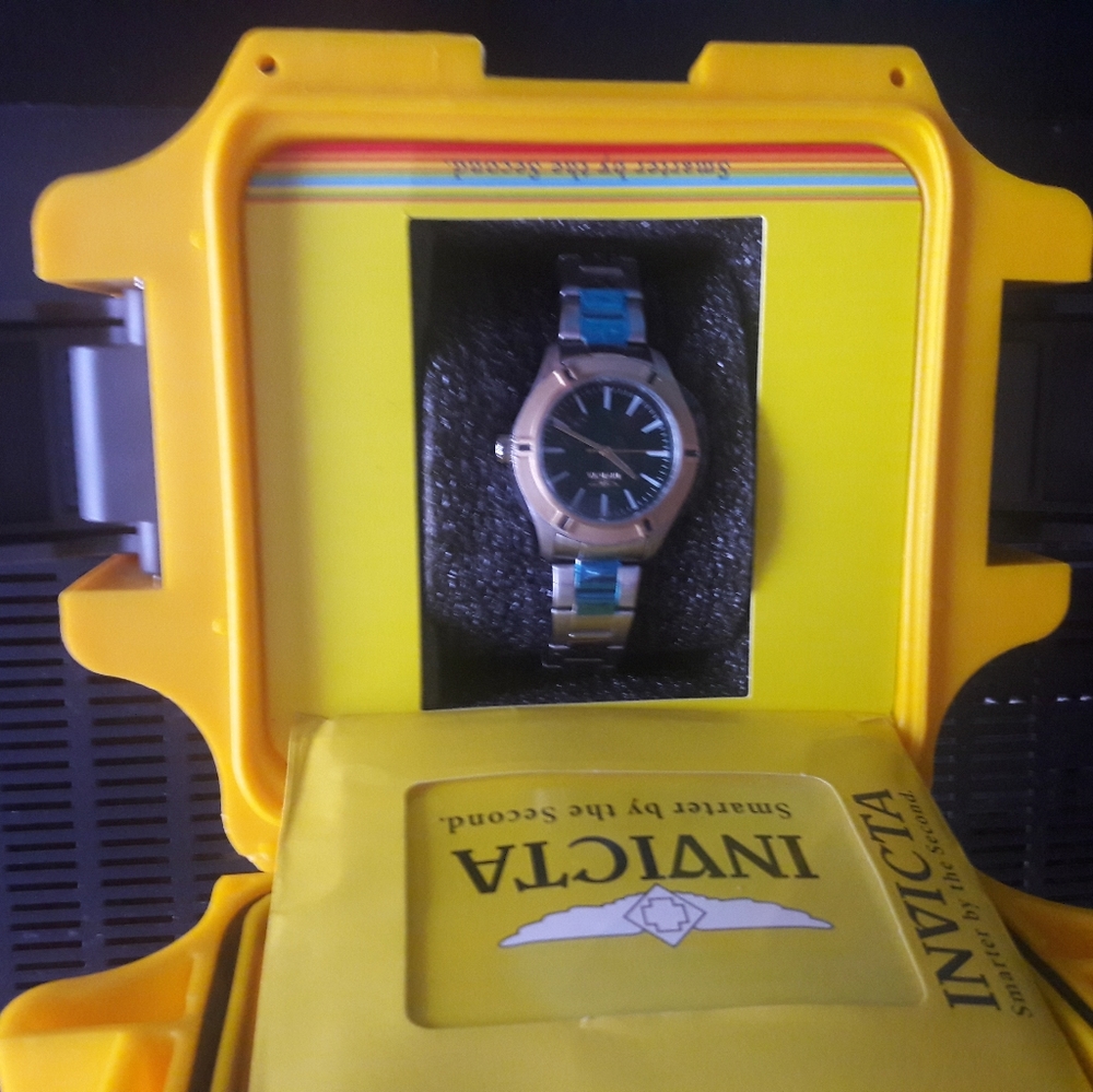 Invicta 32mm Pro Diver watch in single Dive case